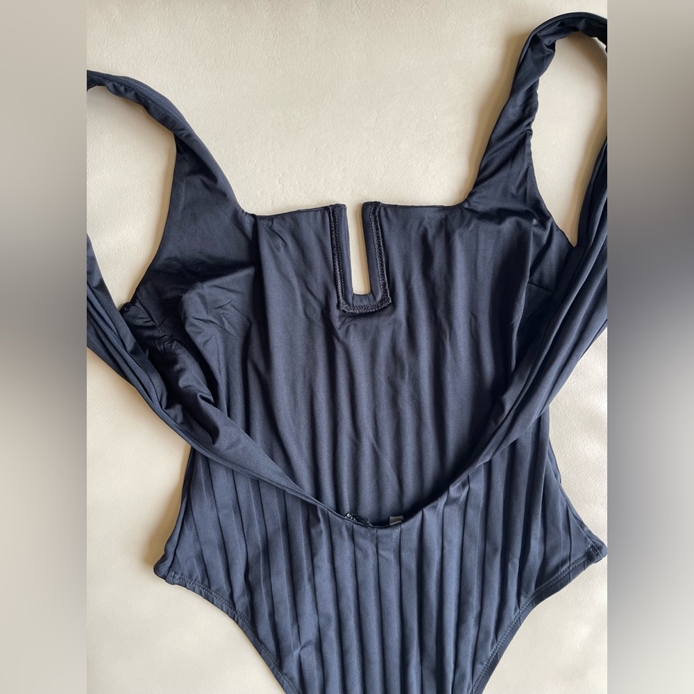 Vitamin A Ursula U-Wire Rib One-Piece Swimsuit in Black Superib; Size: Small - Picture 10 of 12